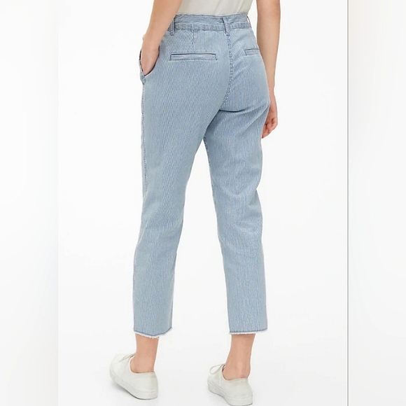 Gap Straight Khaki Cropped - Picture 2 of 9